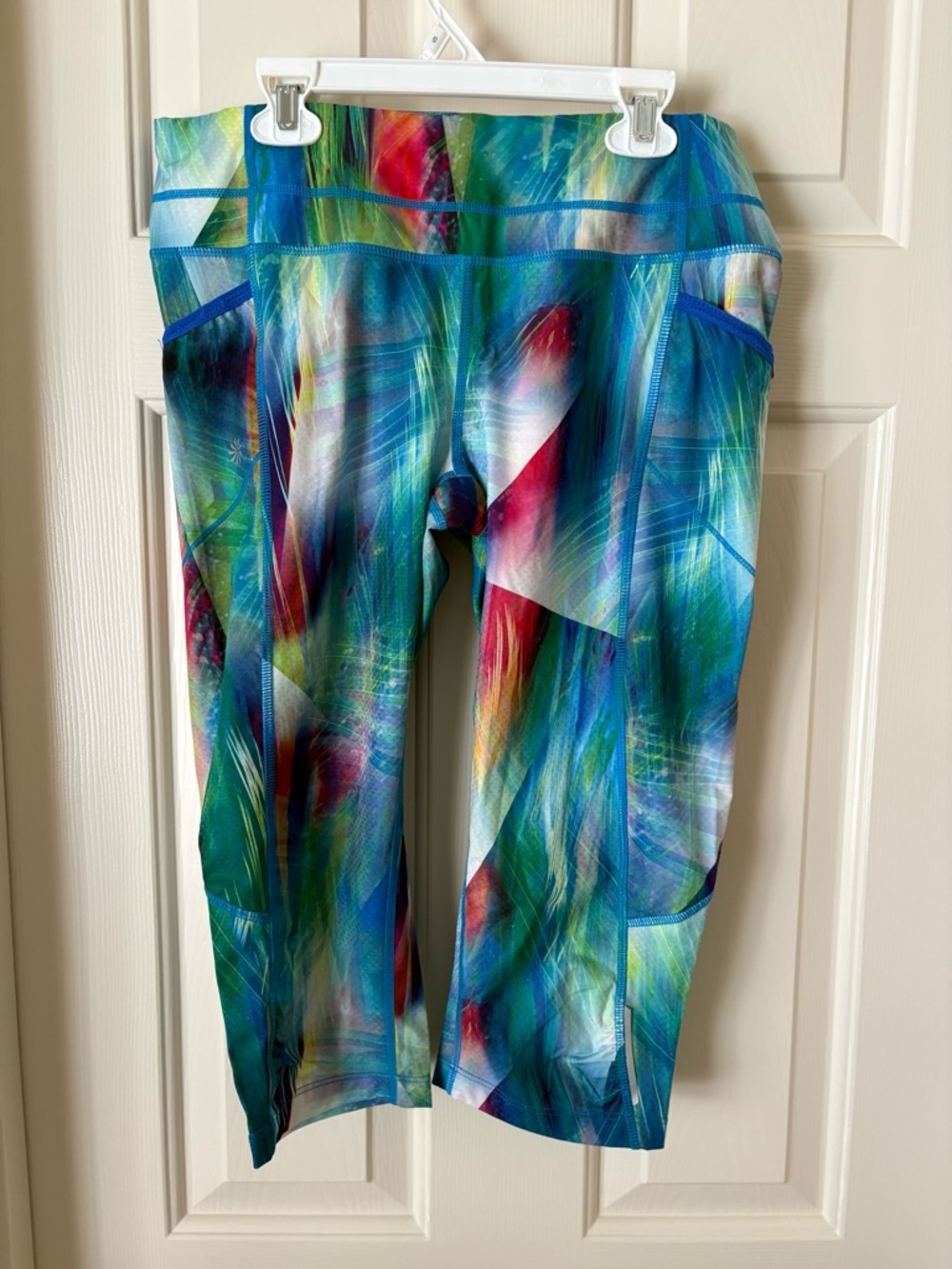 Athleta Women Multicolor Abstract Crop Leggings in Blue-Green Mix